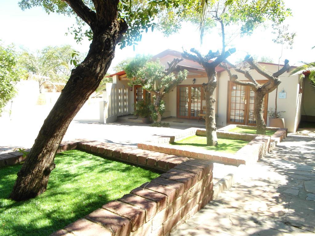 Caotinha Guest Cottage Windhoek Esterno foto